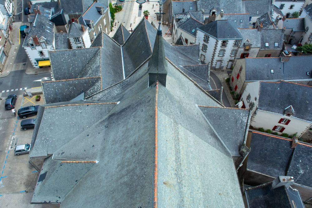 Vue aérienne des toits en ardoise du Croisic